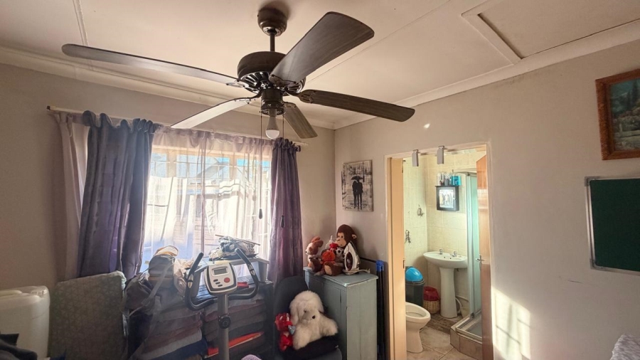3 Bedroom Property for Sale in Roylglen Gardens Northern Cape